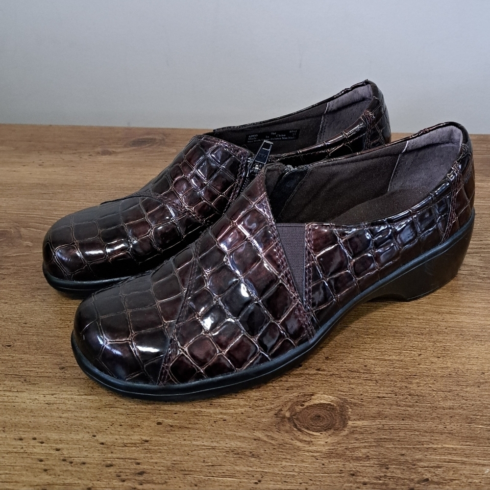 Clarks Bendables Brown Patent Shoes Crocodile Print Womens Size 7 Classic Zipper - Picture 16 of 16